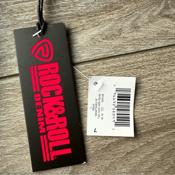 NWT Rock and Roll Cowgirl Ladies' Tie Tank With Studs - Picture 9 of 9